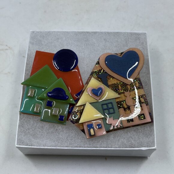 Vtg Acrylic House Pin Brooch By Lucinda Cats Lucite Whimsy Kitsch Set Of 2 - Picture 3 of 11